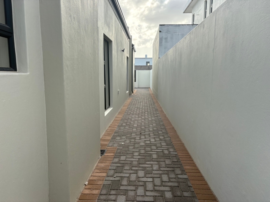 To Let 4 Bedroom Property for Rent in Sandown Western Cape
